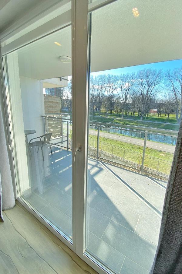 Capital Towers - Apartament Green Z Widokiem Na Rzeke Ряшів Екстер'єр фото